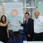 Gisele Lima, da Promo, Gilmar Piolla, secretário de Turismo de Foz do Iguaçu, e Roy Taylor, do M&E