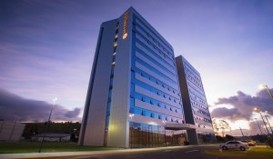 Hotel Intercity Suape conquista prêmio do Booking.com por avaliações