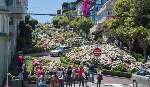 San Francisco cobrará taxa para turistas transitarem em famosa rua sinuosa