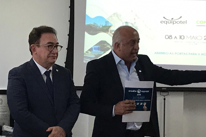 Manoel Linhares, presidente da ABIH Nacional, e Osmar José Vailatti, presidente da ABIH-SC
