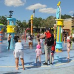 Rubber Duckie Water Works é um playground molhado que faz a diversão da criançada