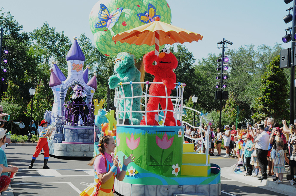 Conheça a Sesame Street, nova área do SeaWorld inaugurada em março; fotos 1 Sesame Street Party Parade é a grande sensação da nova área do SeaWorld