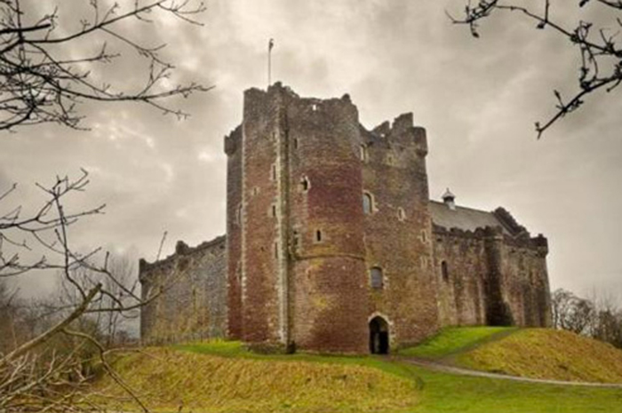 Confira dez lugares na Escócia que são cenários de Harry Potter e Game Of Thrones 2 O Castelo de Doune localiza-se próximo à aldeia de Doune, no distrito de Stirling, na Escócia central