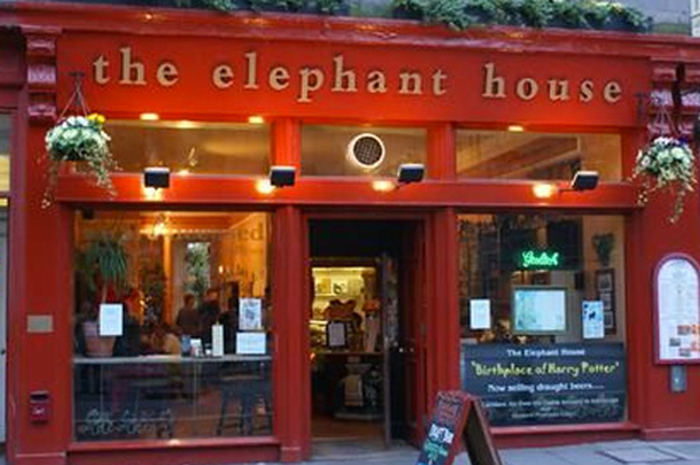 Confira dez lugares na Escócia que são cenários de Harry Potter e Game Of Thrones 5 The Elephant House fica na George IV Bridge, número 21, praticamente ao lado do Museu Nacional da Escócia (National Museum of Scotland)