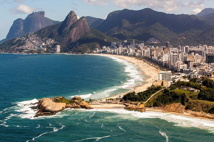 A pesquisa realizada pela Booking revela quais são os países que mais emitiram turistas para os principais destinos brasileiros 