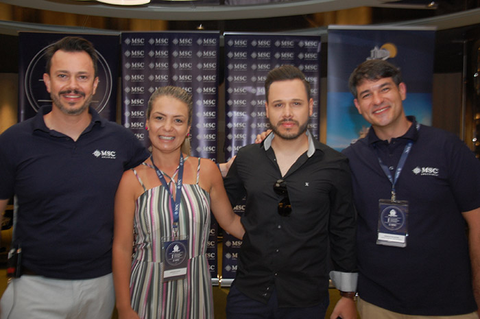 Adriana Alves, da Viagens SA, e Thiago Guimarães, Global Turismo, com Eduardo Mariani e Ignacio Palacios