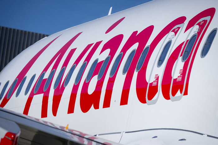 Avianca encerra oferta de troca de títulos com 88% de participação 1 Avianca - logo e avião