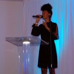 Tamilia Chance, finalista do The Voice, cantou a música de St. Maarten durante o evento
