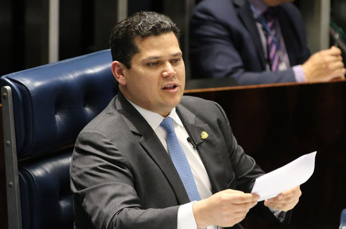 Presidente do Senado, Davi Alcolumbre, confirmou o prazo para votação na manhã desta quarta-feira (22). (Foto: Fabio Rodrigues/Agência Brasil