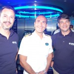 Eduardo Mariani e Ignacio Palacios, da MSC Brasil, com o capitão do MSC Seaside, Francesco Di Palma