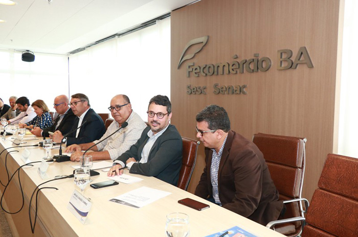 Secretário de Turismo da Bahia apresenta plano de ações para o setor 1 Em reunião, Fausto Franco discute sobre ações para desenvolvimento do setor turístico (Foto: Tatiana Azeviche)