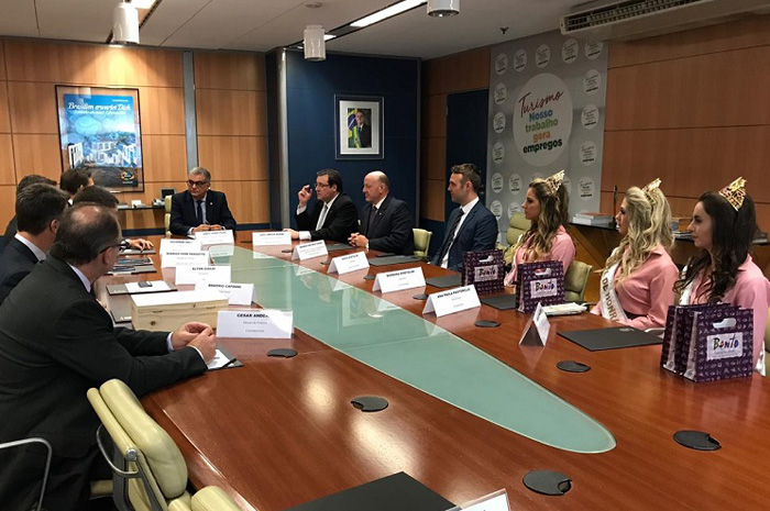 Festa Nacional do Vinho será realizada simultaneamente com a ExpoBento 1 Ministro do Turismo interino discute sobre a retomada da Fenavinho (Foto: Divulgação/MTur)