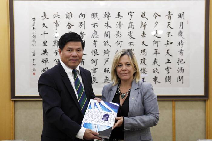 Secretária de Turismo, Vanessa Mendonça esteve reunida com conselheiro de Assuntos Culturais da Embaixada da China (Foto: Felipe Rossi)