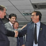 Gilson recebe os cumprimentos de Jair Bolsonaro e do ministro Marcelo Álvaro