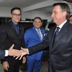 Jair Bolsonaro cumprimenta diretores da Embratur