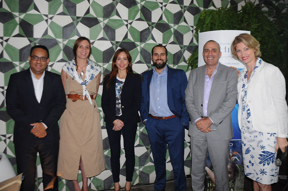 Em alta, Tahiti inicia primeiro roadshow anual no Brasil pelo Rio de Janeiro; veja fotos 1 Josue Silva, do Air Tahiti, Chloé Salvador, da Atout France, Paula Azeredo, dos Hotéis SPM, Enrique Fontaine, da Paradise Tours, Jérôme Guedj, da Tahiti Nui Travel, e Caroline Putnoki, da Atout France