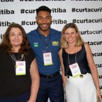 Juliano Braga do M&E, entre Magda Nassar, da Braztoa, e Tatiana Turra, do Instituto de Turismo de Curitiba