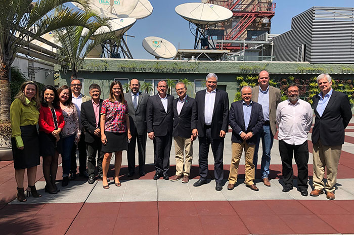 Lideranças do setor lançam campanha “Quando o turismo cresce, o Brasil cresce junto” Lideranças do setor reunidas na sede do Grupo Bandeirantes