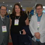 Magda Nassar, presidente da Braztoa, entre Antonio Azevedo e Eduardo Loch, presidented da Abav-PR e ABAV-SC