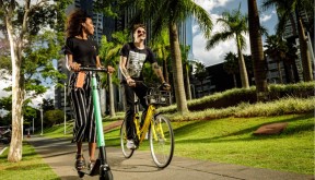 Atlantica fecha parceria com a Grow Mobility para locação de patinetes elétricos e bicicletas nos hotéis