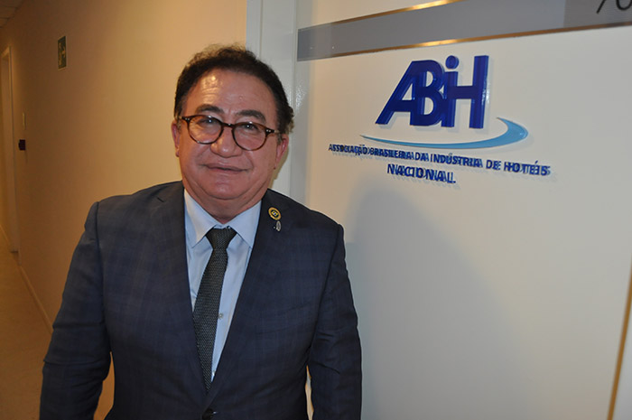 Manoel Linhares encabeça chapa única para eleição da ABIH Nacional 1 Manoel Linhares, presidente da ABIH Nacional, tentará a reeleição