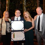 Manoel Linhares, presidente da ABIH Nacional, com o título de cidadão goiano, e sua esposa Morgana Linhares, com Rosa Masgrau e Roy Taylor, do M&E