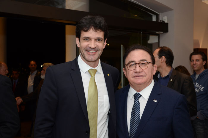 Marcelo Álvado Antônio, ministro do Turismo, e Manoel Linhares, da ABIH Nacional