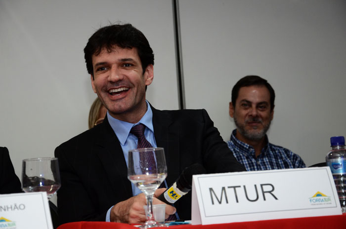 Ministério do Turismo entrega mais de 690 obras até outubro 2 O plano inicial é investir R$ 3,3 bilhões em projetos imobiliários no litoral norte da Bahia