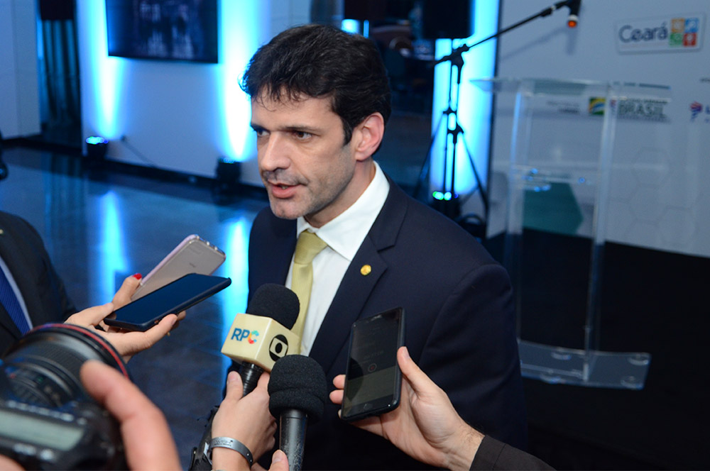 Ministro do Turismo, Marcelo Álvaro Antônio, concedeu entrevista coletiva durante o evento (Foto: Eric Ribeiro)