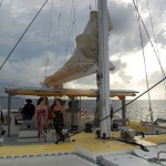 Os participantes também puderão escolher uma atividade para fazer, entre as opções estavam um passeio de barco para ver o pôr do sol