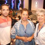 Osman Santos, da Lounge Vip Turismo, com Daralice Silva e Monica Silva, da Arara Azul