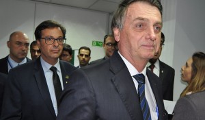 Bolsonaro anuncia isenção de vistos para China e Índia