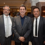 Rogério Siqueira, do Beto Carrero, entre Bob Santos e Aluizer Malab, do MTur