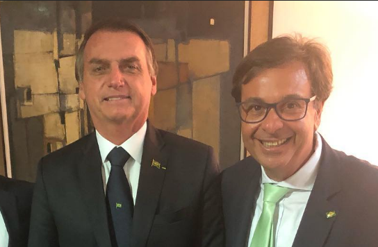 O presidente Jair Bolsonaro com o novo presidente da Embratur, Gilson Machado Neto (Foto: Reprodução Instagram)