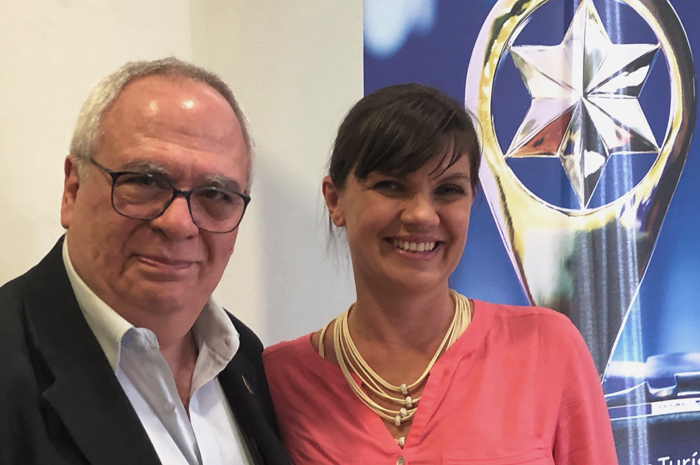 Aristides Cury, presidente da Skål Internacional São Paulo, e Bianca Colepicolo, nova secretária de Desenvolvimento Econômico e do Turismo de Ilhabela