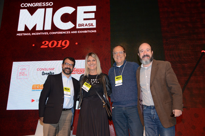 Confira as primeiras fotos da Feira EBS 2019 1 Carlos Raices, diretor Seminários e Eventos Valor Econômico, Silvana Torres, presidente da Mark UP, Alexis Pagliarini, diretor da ATP, e Luiz Arruda, da Avantgarde Brasil
