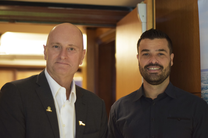 Victoria, na Austrália, e Latam realizam treinamento para agentes em SP Craig Bavinton, representante da região de Victoria no Brasil; e Cleber Gil, operador de Vendas da Latam Airlines