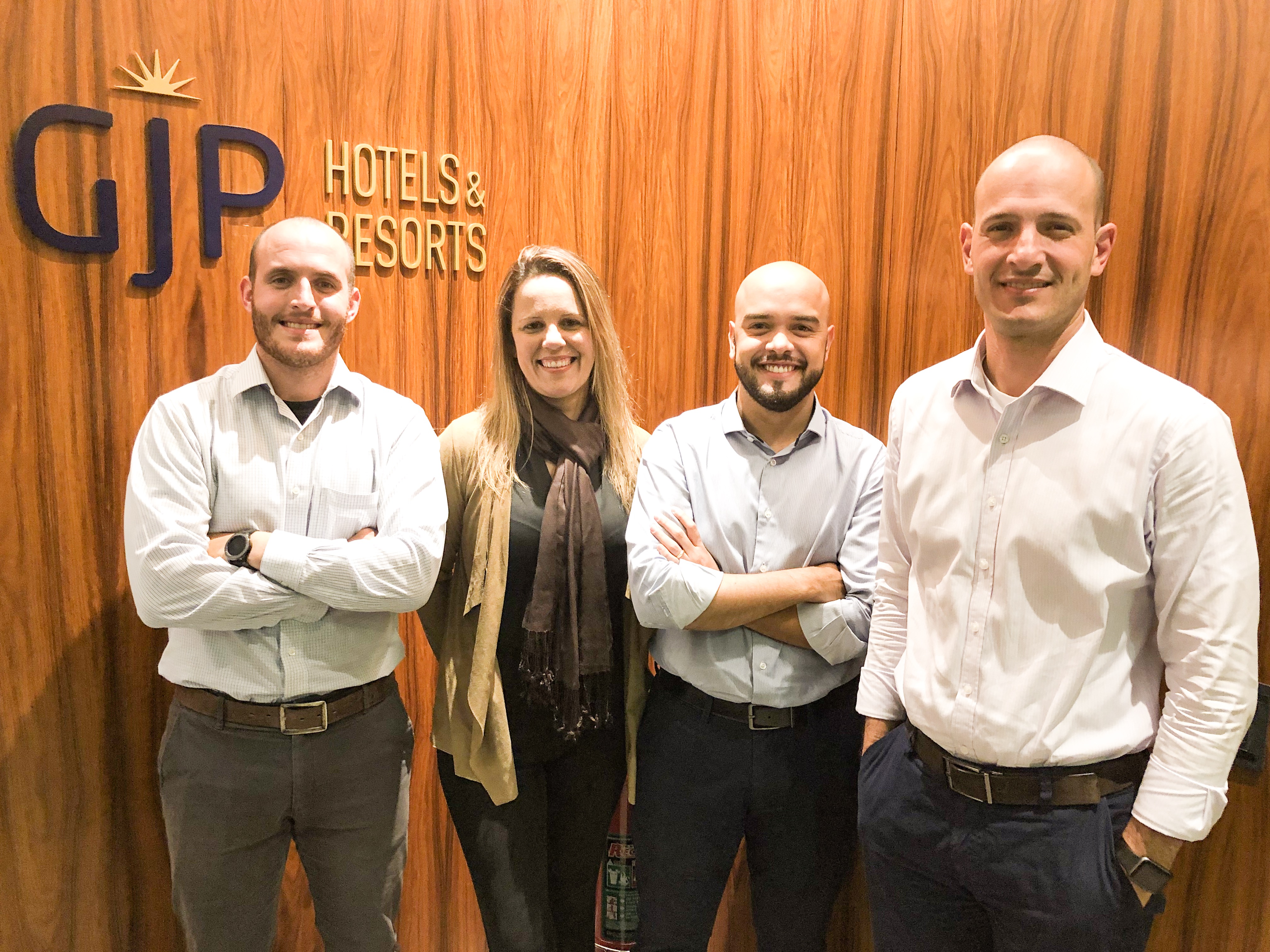 Rodrigo Napoli com sua equipe: Thiago Souza (corporativo), Fernanda Oliveira (MICE) e Marcos Pessuto (Lazer)