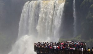 Parque Nacional do Iguaçu atinge recorde de 2 milhões de visitantes