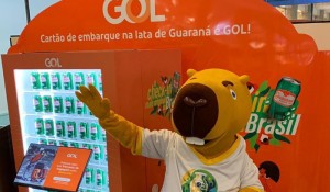 Gol lança ação que imprime bilhete aéreo em lata de Guaraná Antarctica