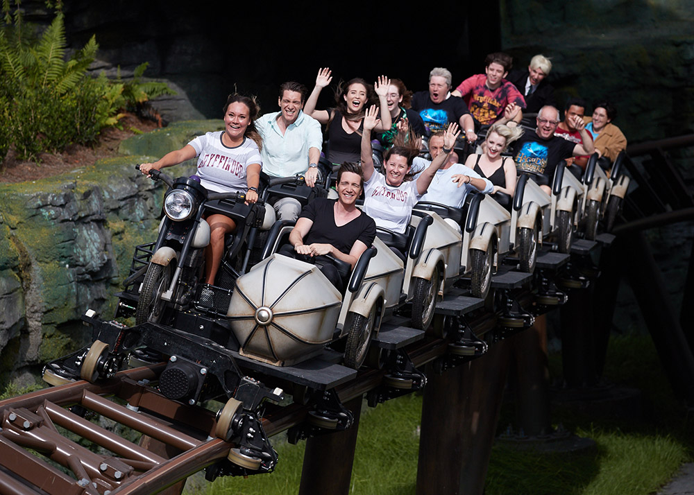 Universal inaugura Hagrid's Magical Creatures Motorbike Adventure em Orlando 1 Publicity Hagrid Grand Opening Moment 061319 Hogsmeade Hagrid's Magical Creatures Motorbike Adventure
