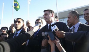 Bolsonaro justifica veto e afirma que medida atrairá empresas low-cost