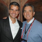 Josh D'Amaro, presidente do Disneyland Resort, e Chris Thompson, presidente do Brand USA