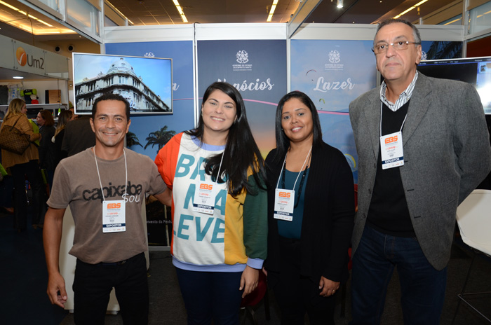 Espirito Santo destaca atrativos para atrair turistas do segmento Mice 1 Luciano Andrade, Thainá Venancio e Simone Almeida da Setur-ES e José Olavo, do Espirito Santo CVB