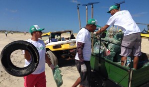 Movimento Onda Praia Limpa promove mutirões para limpar praias no Ceará