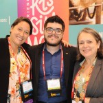 Paulo Biondo, da Agaxtur, com Melissa Basilio e Ana Flavia Medina, de Kissimmee