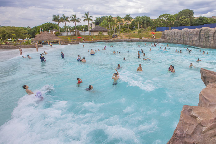 Conheça o Blue Park, novo parque aquático do Grupo Mabu; fotos 1 Piscina termal com ondas do Blue Park