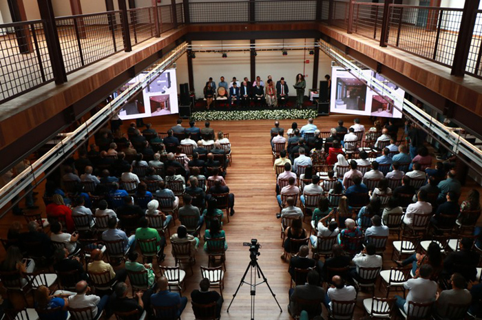 O novo centro de eventos e recepções foi criado dentro da famosa igreja de Nossa Senhora da Conceição da Praia no centro histórico de Salvador