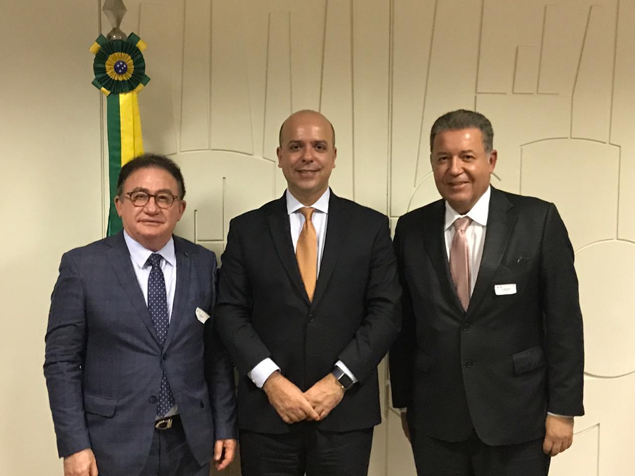 Carlos Costa, do Ministério da Economia, com Manoel Linhares e Alexandre Sampaio