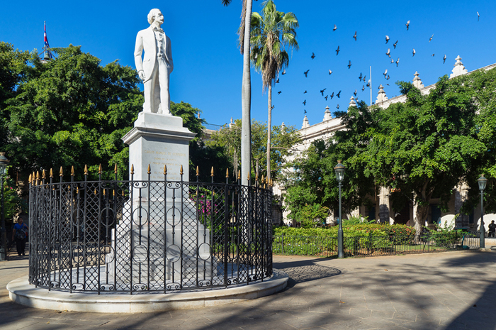 Conheça 4 simpáticas praças de Havana, em Cuba 1 plaza-armas